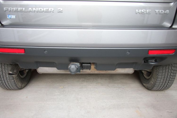 Freelander towbar deals fitting